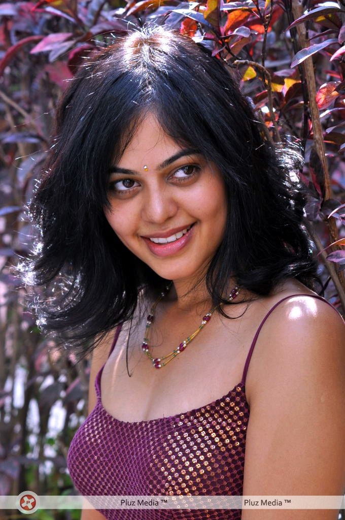 Bindu Madhavi Hot in Pink Gown Dress - Pictures | Picture 120973